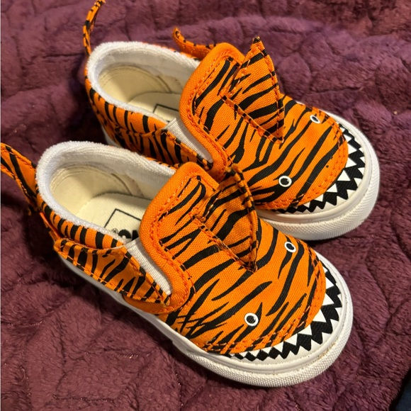 Toddler Vans Tiger Shark Slip Ons - Picture 3 of 7